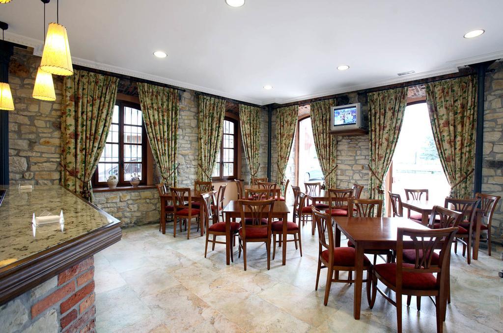 Imperion Hotel Onís Екстериор снимка