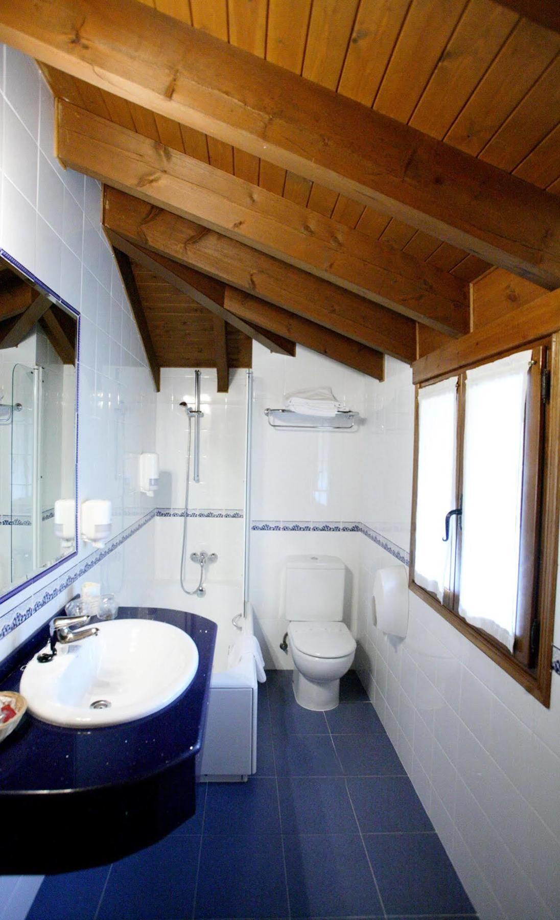 Imperion Hotel Onís Екстериор снимка
