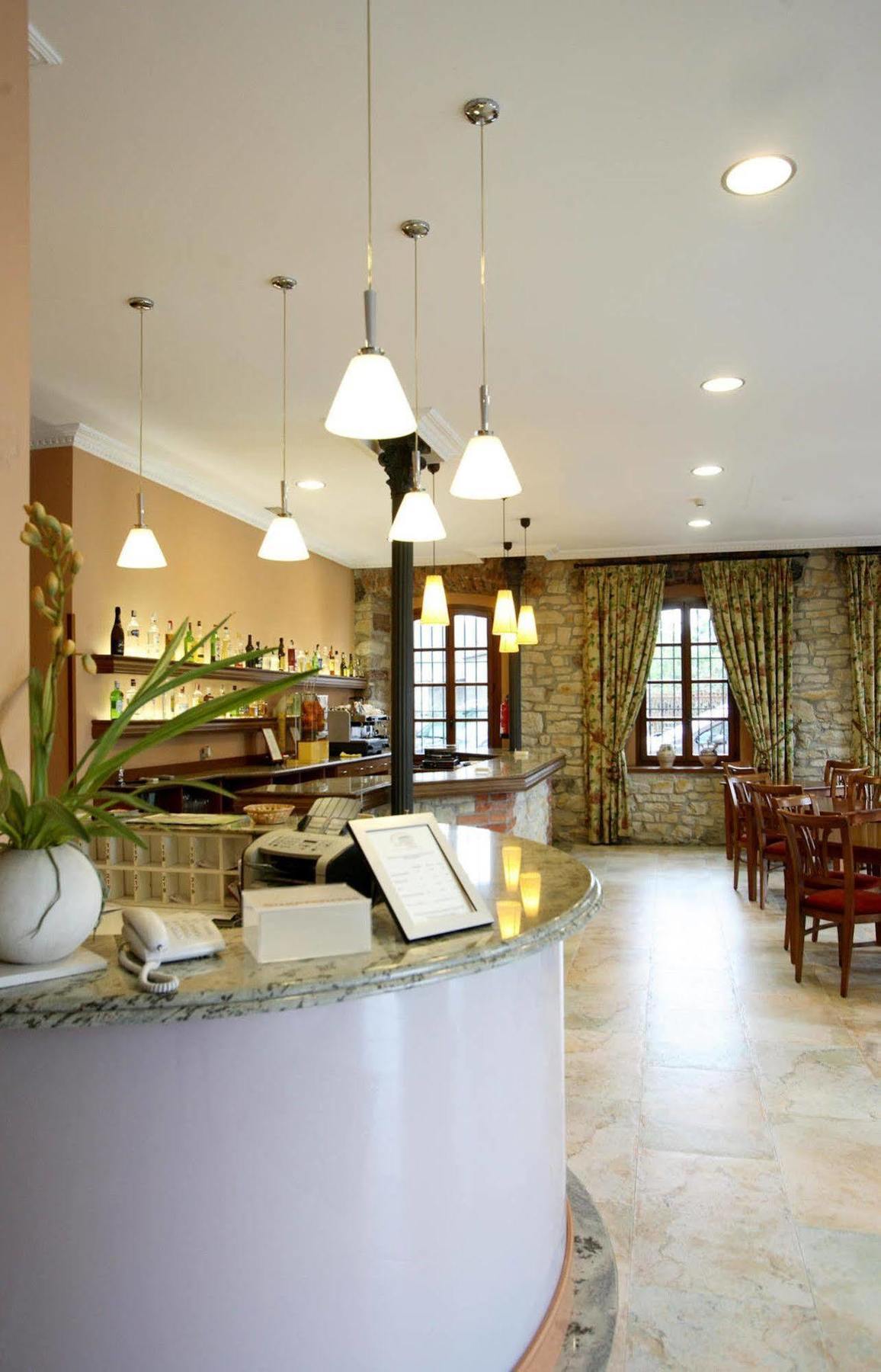 Imperion Hotel Onís Екстериор снимка