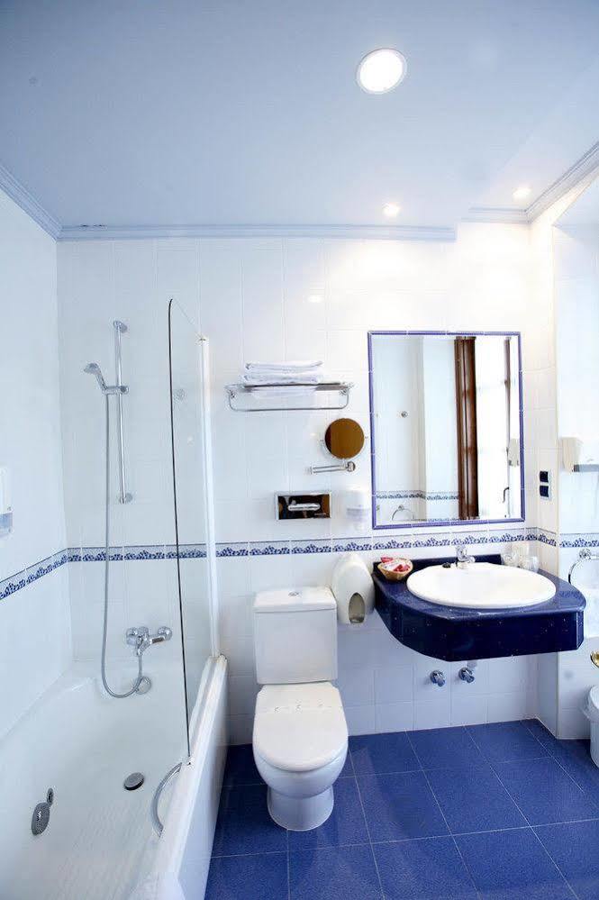 Imperion Hotel Onís Екстериор снимка