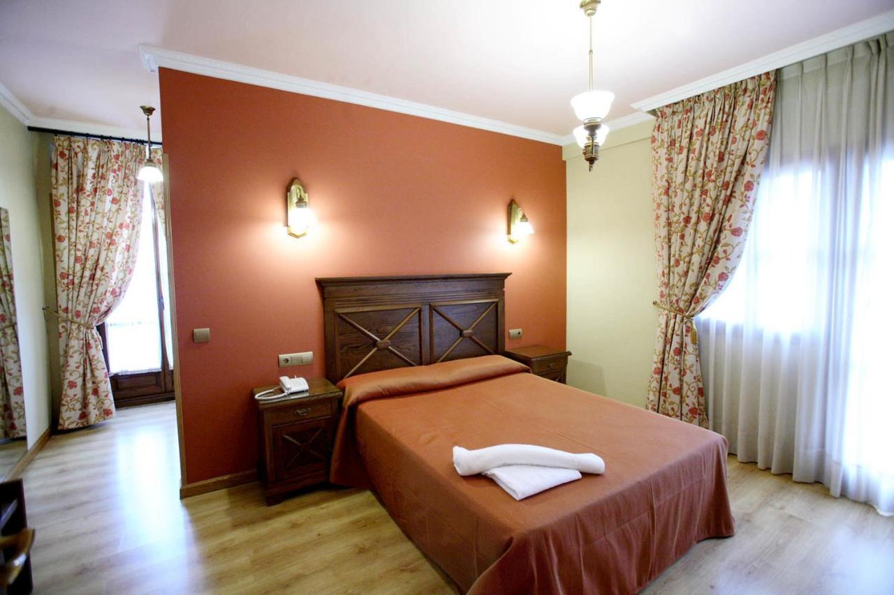 Imperion Hotel Onís Стая снимка